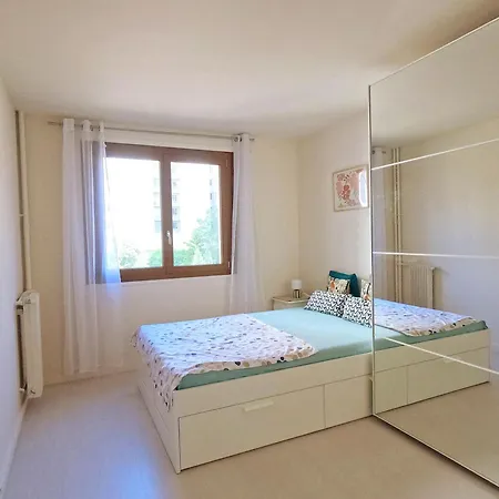 Parisian Pause Apartment