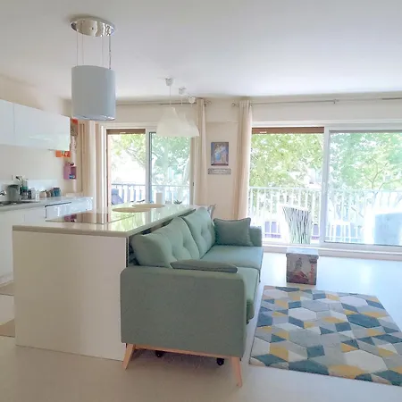 Apartment Parisian Pause Issy-les-Moulineaux