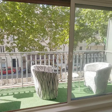 Parisian Pause Apartment