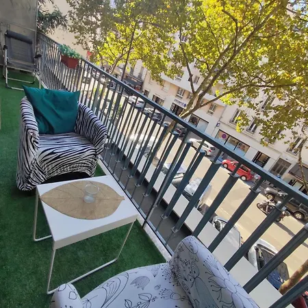 Parisian Pause *